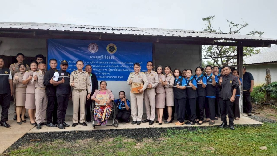 วันที่ 28 ตุลาคม 2568   องค์การบริหารส่วนตำบลคอนสาย นำโดย นายทองคำ  มีหิริ นายก อบต.คอนสายได้จัดกิจกรรมมอบบ้านผู้ด้อยโอกาส  ราย - นางดอกล้ำ  น้ำคำ บ้านสร้างโพน หมู่ที่ 1 - นางบุญมี  ช้อยชด  บ้านสร้างโพน หมู่ที่ 1 โดยมี นายเทพศิรินทร์  อิ่มใจ นายอำเภอ