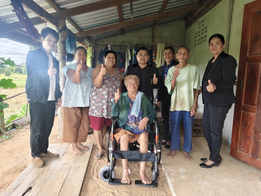 วันที่ 4 พฤศจิกายน 2568 องค์การบริหารส่วนตำบลคอนสาย โดย  นายทองคำ  มีหิริ นายกองค์การบริหารส่วนตำบลคอนสาย  พร้อมเจ้าหน้าที่ที่เกี่ยวข้อง มอบรถเข็นให้แก่ผู้พิก่าร จำนวน 8 ราย ดังนี้ 1.นางเขียม  รอดกำม์ หมู่ที่ 2 2.นางสาวกองสี  เคนดี  หมู่ที่ 6 3.นางเห